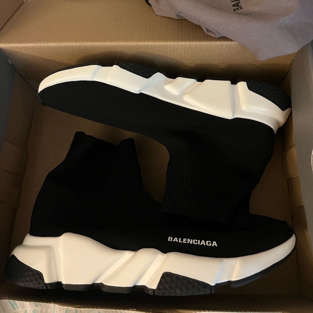 Balenciaga runners size 40 (size 7)